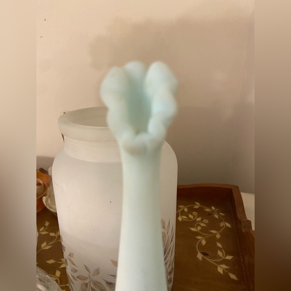 Vtg Fenton Bud Vase Blue Satin Cameo Glass Hand Painted Signed Grandma Core - Picture 7 of 8